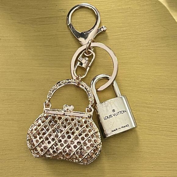 Louis Vuitton Gold Brass Lock No. 305 on Black/Gold Purse Keychain - Picture 4 of 4